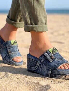 Comfy Blue Denim Slide Mules in Blue Distressed Denim Size 42 USA Size 10-10.50